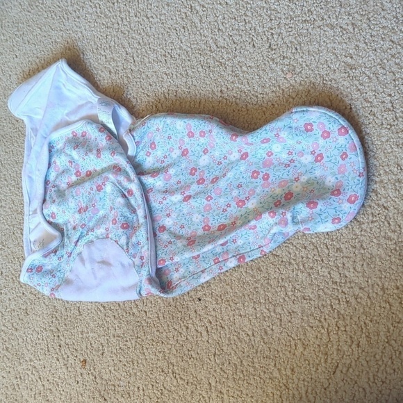 Aden + Anais Essentials Blue Floral Swaddle Size 0-3 Months - Picture 5 of 9